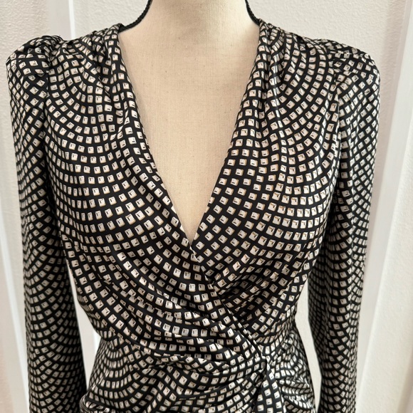 EUC  Express Satin Printed V-Neck Ruched Ruffle Sheath Mini Dress - Picture 7 of 11